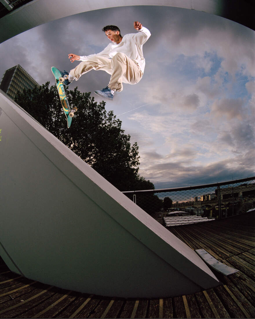 Tom Knox skateboarding