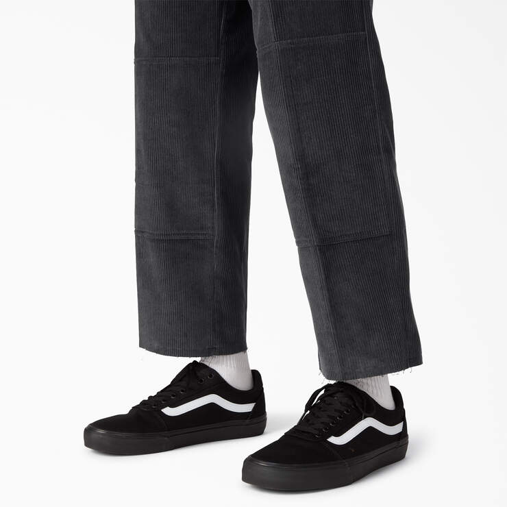 Pantalon à genoux renforcés de coupe ample en velours côtelé Sicko par Franky Villani - Black (BKX) numéro de l’image 4