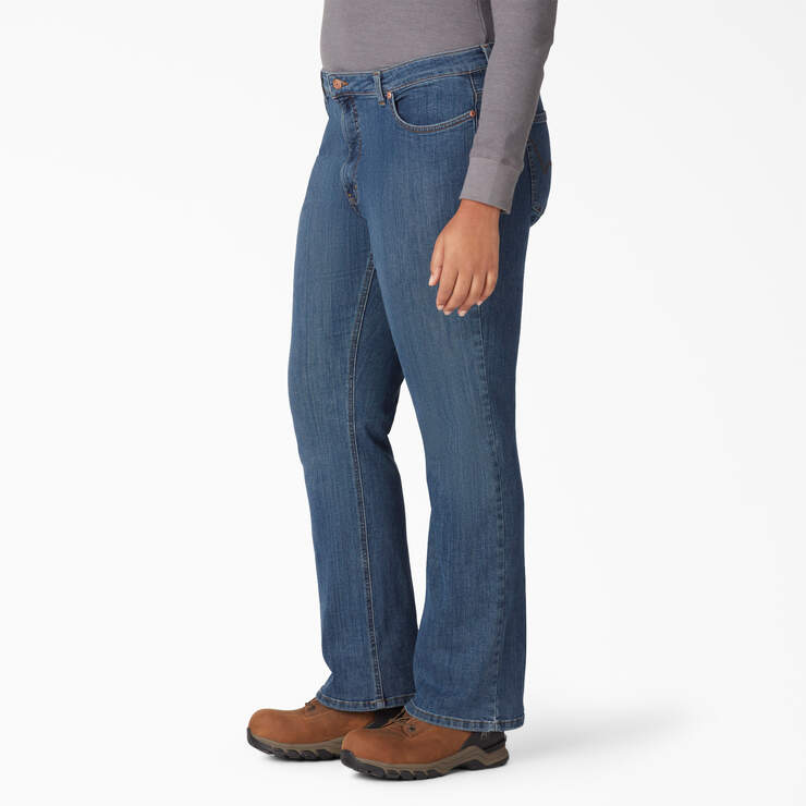 Jeans à jambe semi-évasée Forme parfaite taille plus pour femmes - Stonewashed Indigo Blue (SNB) numéro de l’image 3
