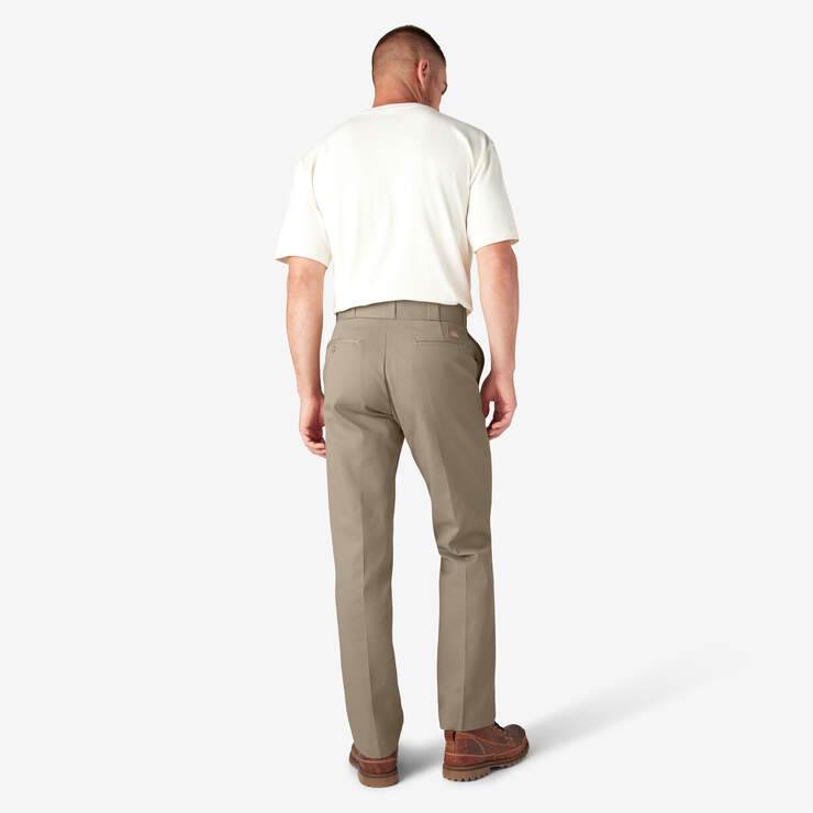 https://www.dickies.ca/dw/image/v2/AAYI_PRD/on/demandware.static/-/Sites-master-catalog-dickies/default/dwd30a3982/images/main/874_DS_A5.jpg?sw=740&sh=740&sm=cut&q=65