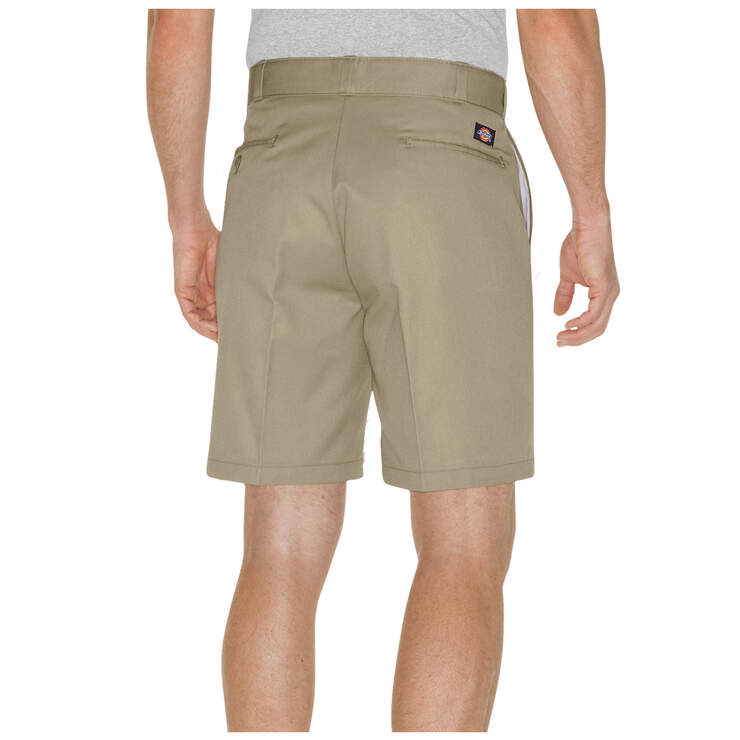 8" Relaxed Fit Traditional Flat Front Shorts - Khaki (KH) numéro de l’image 2